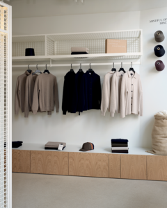 Espositori abbigliamento negozio e arredamento in rovere 